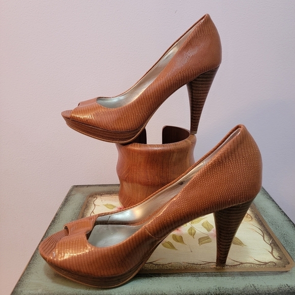 Style & Co Celine Faux Reptile Print Peep Toe Pump Size 6 - Picture 3 of 9